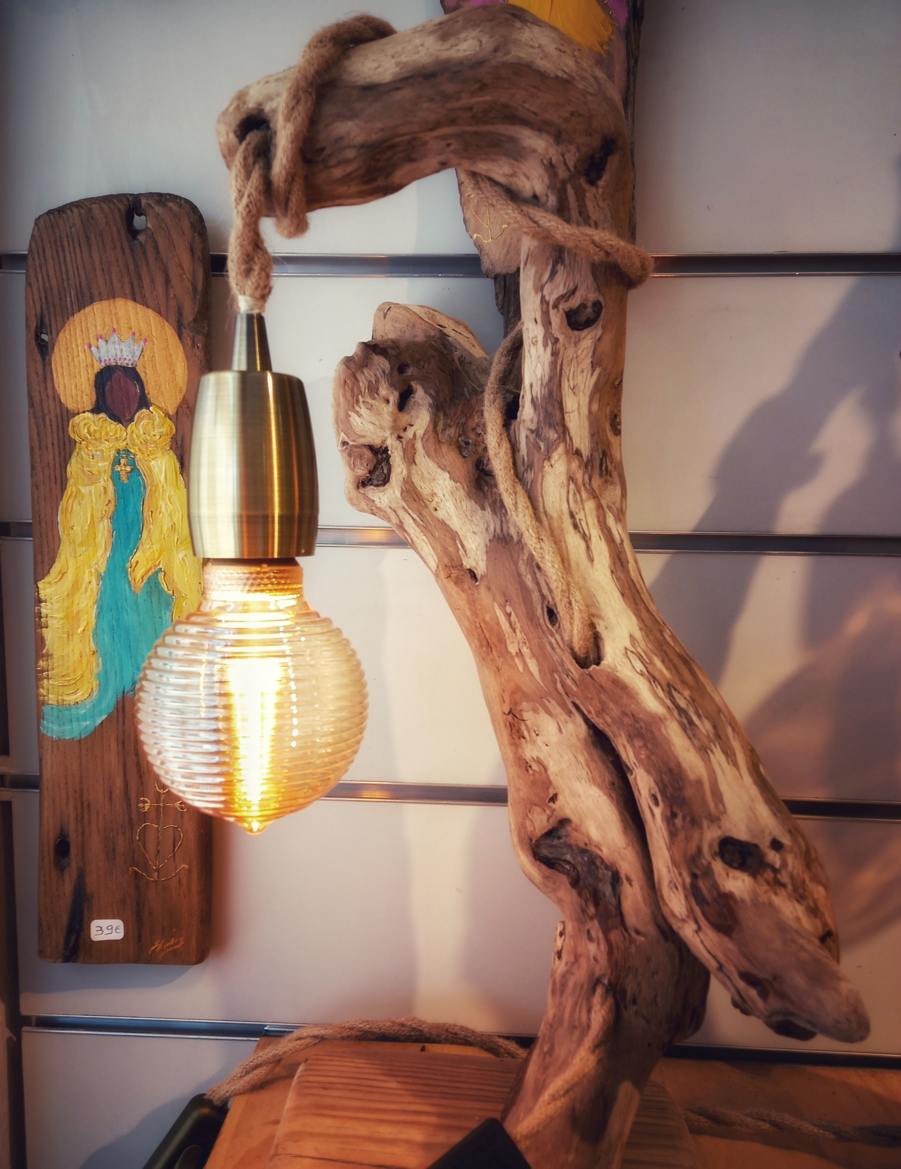 Lampe en bois flotté